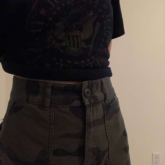 COPY - Aritzia camo pants - Picture 3 of 3